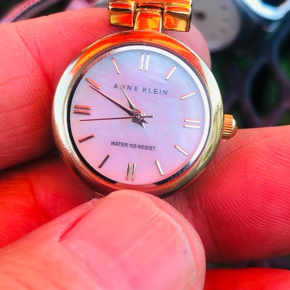 Gold Smartwatch - Picture 5 of 8